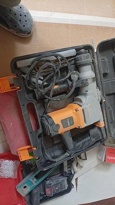 Инструменты: Газовый гвоздезабивной пистолет (нейлер) в комплекте - Тип — 5