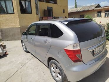 капот на аккорд: Honda Edix: 2004 г., 2 л, Автомат, Бензиновая, Универсал — 3