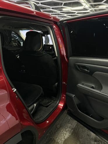 тойота из: Toyota Highlander: 2021 г., 3.5 л, Автомат, Бензин, Кроссовер — 7