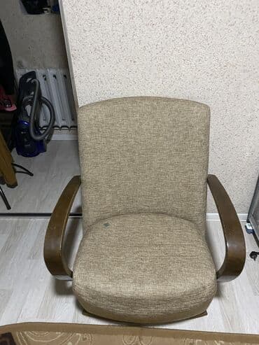 кресла офисные бу: Офисное кресло, Б/у, Без колесиков, цвет - Бежевый, Самовывоз — 1