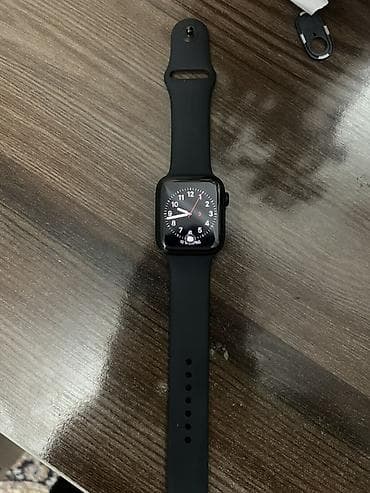 forerunner 970: Apple Watch SE 3 (GPS), 44 мм. Цвет корпуса: Midnight (темный) — 4