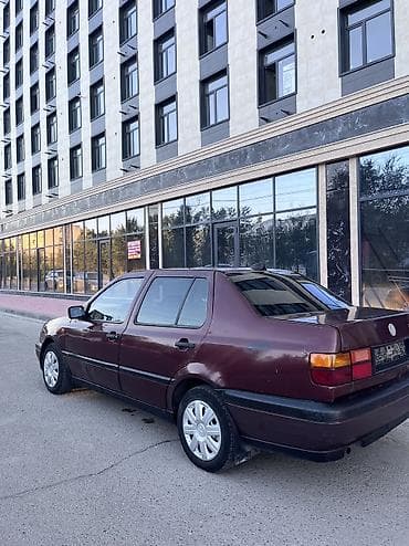 Volkswagen Vento: 1993 г., 1.8 л, Механика, Бензин, Седан — 5