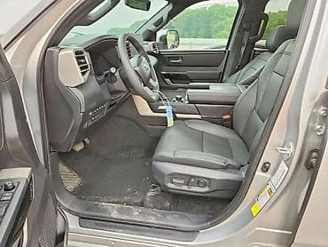 sequia: Toyota Sequoia: 2025 г., Гибрид, Внедорожник — 5