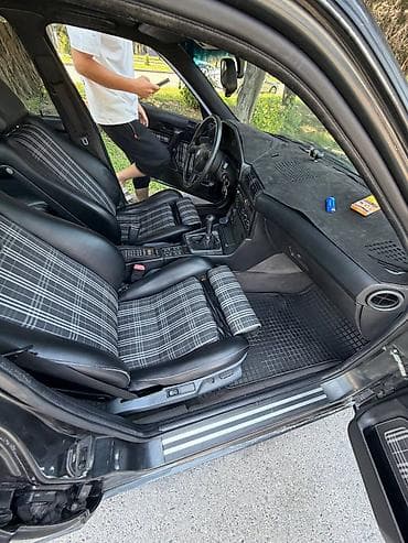 gac aion i60: BMW 5 series: 1990 г. — 4