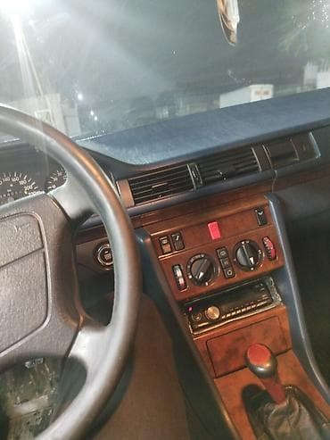 е 210: Mercedes-Benz W124: 1993 г., 3.2 л, Механика, Бензин, Седан — 1