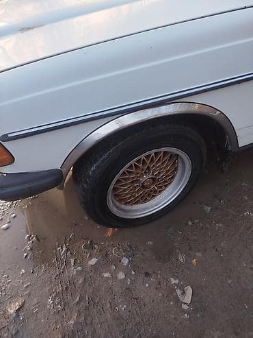 машину тайота: Mercedes-Benz W123: 1980 г., 2.3 л, Механика, Дизель, Седан — 6