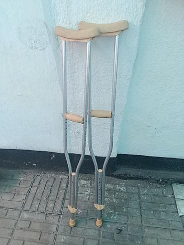 Подмышечные костыли, пара. - Материал: легкий алюминий. - Регулировка