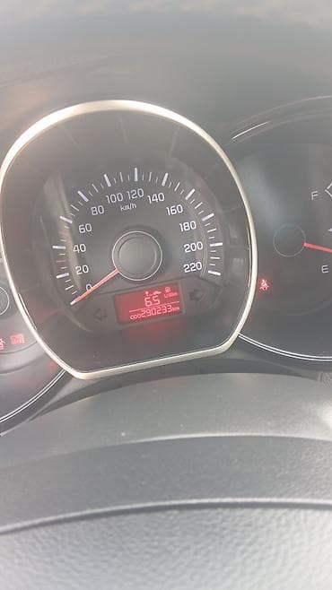 телешка для авто: Kia Rio: 2014 г., 1.6 л, Механика, Бензин, Хэтчбэк — 3