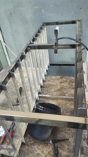 Торговое оборудование: Стеллаж полностью нержавейка размер 83х40х127 толщина листа 0.9мм — 7