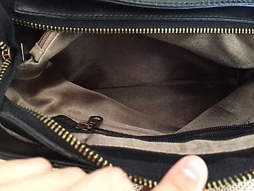 ted baker: Чёрная сумка из эко-кожи Состояние 8/10, брали за 3500, отдаём за 500 — 10