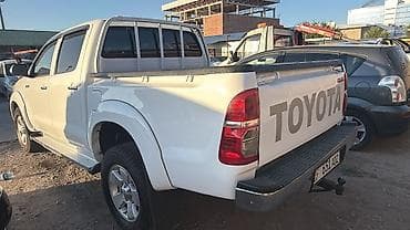 коробка w202: Toyota Hilux: 2014 г., 2.8 л, Механика, Дизель, Пикап — 3