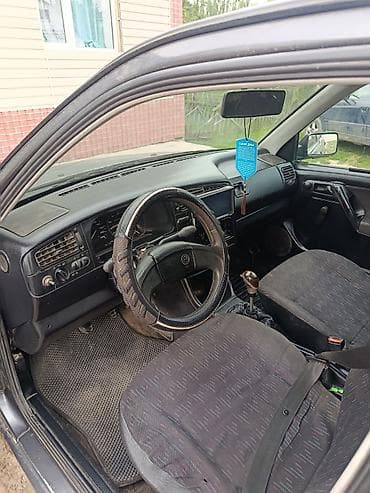 audi a6 1999: Volkswagen Golf: 1994 г., 1.6 л, Хэтчбэк — 5
