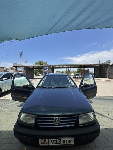 Volkswagen Vento: 1994 г., 1.8 л, Механика, Бензин, Седан