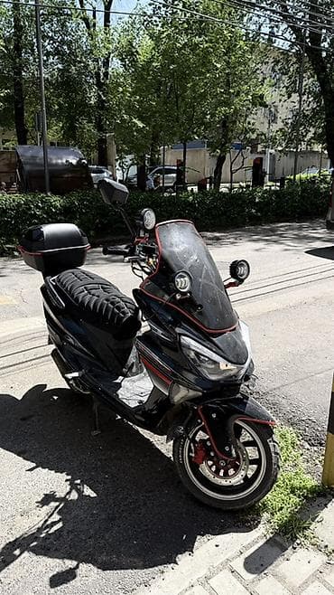 Тип скутера 150 куб. см, Бензин — 1