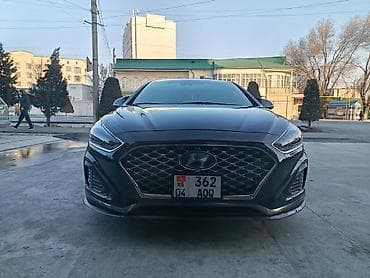 авто левый руль: Черный седан бизнес-класса с выразительным спортивным обликом — 5