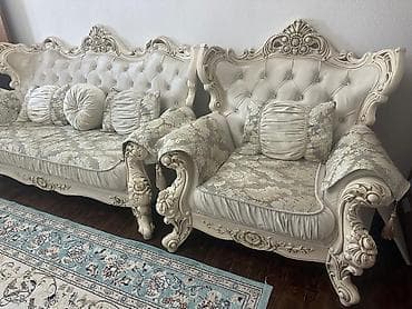 деревянный диван: Элегантная диванная группа в стиле барокко, выполненная в светлых — 1