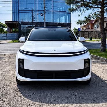 range river: Lixiang L6: 2024 г., 1.5 л, Гибрид, Кроссовер — 2