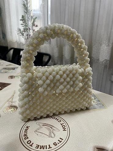 Сумка из белых бусин Шамбала