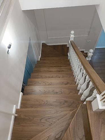 тепкич жасоо: Агач тепкичи Жеке менчик үй үчүн, Жыгачтын туру: Жаңгак жыгачы, Тепкичтин формасы: Көп марштуу, Стиль: Классикалык — 5