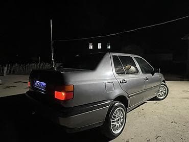 мата секыл: Volkswagen Vento: 1993 г., 1.8 л, Кол менен иштөөчү, Бензин, Седан — 5
