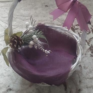 Инструменттер: . Продаю праздничные. корзины . оформленные для подарков. цена 1300 — 3