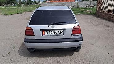 машины голф: Volkswagen Golf: 1993 г., 1.8 л, Механика, Хэтчбэк — 4