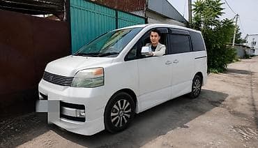 Toyota Voxy: 2002 г., 2 л, Автомат, Бензин, Минивэн