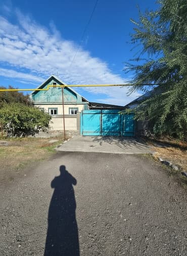 барачный тип дом: Дом, 1 м², 4 комнаты, Собственник, Старый ремонт — 1