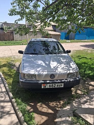авто фортранзит: Volkswagen Passat B3, седан, серебристый цвет кузова. 1989 год 1.8 — 8