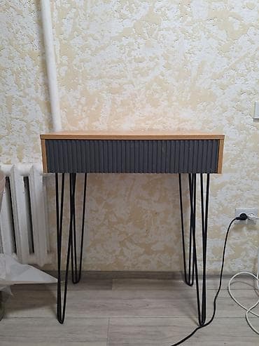 Компактный консольный стол с выдвижным ящиком - Стиль at lalafo.kg Компактный консольный стол с выдвижным ящиком - Стиль