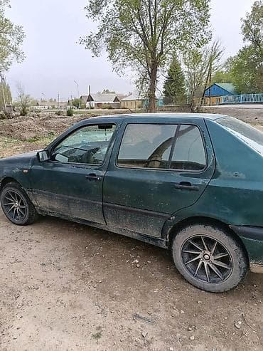 Транспорт: Volkswagen Vento: 1996 г., Седан — 4