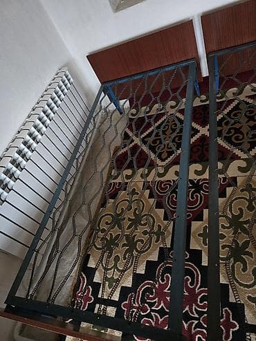 Кровати: Металлические каркасы односпальных кроватей (2 шт.) - Размер каждого — 2