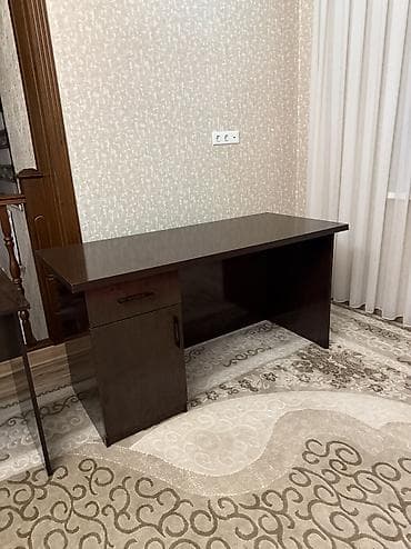 Продаю рабочий стол 5000с каждый Есть 3шт В хорошем состоянии at lalafo.kg Продаю рабочий стол 5000с каждый Есть 3шт В хорошем состоянии