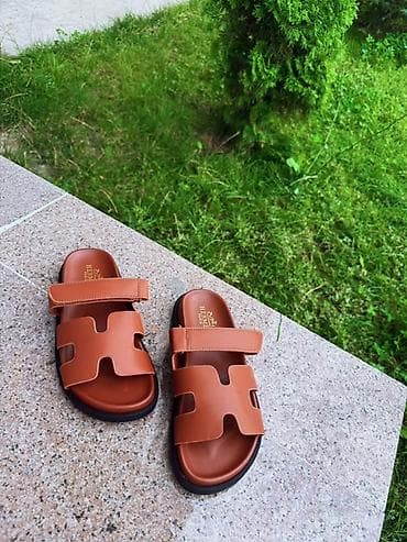 эрмес шлепки: Женские сандалии HERMES сланцы с верхом в виде двух широких ремней и — 2