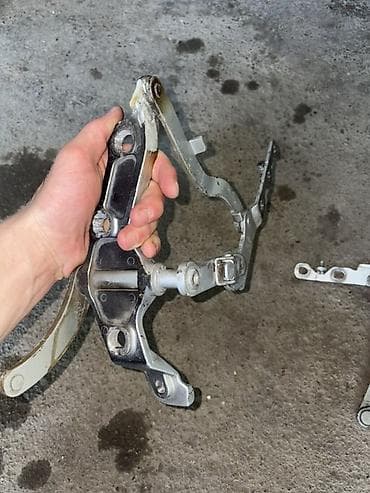 насадка для глушителя: Петли капота Mercedes-Benz, Б/у, Оригинал — 4