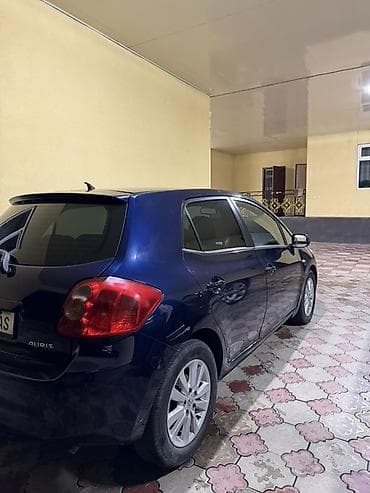 Унаа сатуу: Toyota Auris: 2009 г., 1.6 л, Кол менен иштөөчү, Бензин, Хетчбек — 4