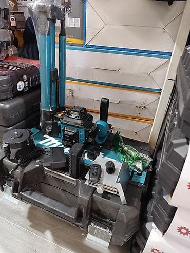 Инструменты: Лазерный уровень Makita (зеленый луч), комплект для разметки — 4