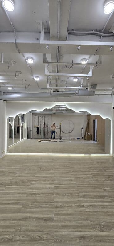 доски стеклянная маркерная лаковые: Зеркало, Россия, 4 мм толщина. Простая обточка, с подсветкой, в рамке — 30