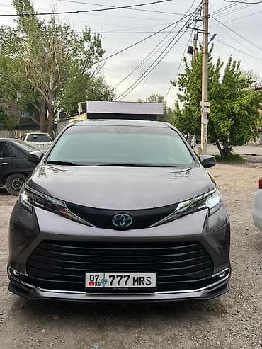 таеты: Toyota Sienna: 2022 г., 2.5 л, Автомат, Гибрид, Минивэн — 7