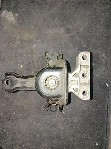 Детали двигателя и моторы в сборе: Подушка мотора Kia 2016 г., Оригинал — 2