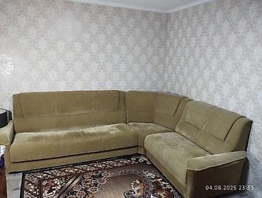 Эмерек: Бурчу бар диван, Кутулар менен, Үч кишилик — 1