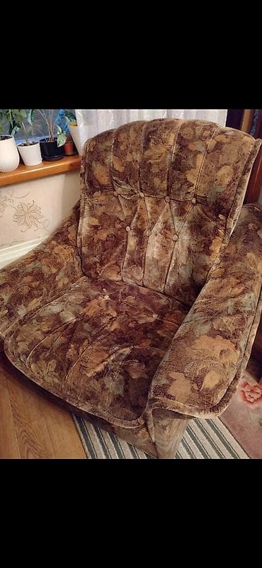 Продаю б/у кресло в очень хорошем состоянии. цена 800 сом. самовывоз at lalafo.kg Продаю б/у кресло в очень хорошем состоянии. цена 800 сом. самовывоз