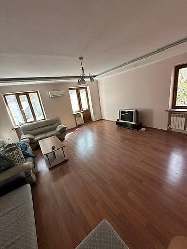 аренда спортивный зал: 200 м², 5 комнат, Бронированные двери — 2
