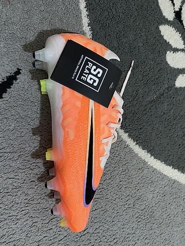 горный обувь: Футбольные бутсы Nike Phantom (линейка Phantom, шнуровка по центру) — 4