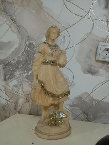 одежды для малышей: Коллекция декоративной посуды и статуэток Состав: - Художественное — 4