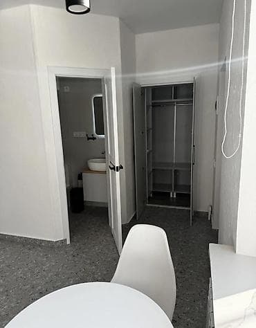 сдаю квартиру в частном доме: 1 комната, Агентство недвижимости, Без подселения, С мебелью частично — 2