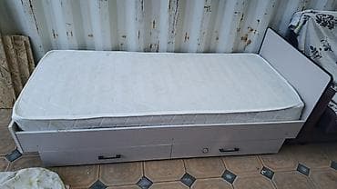 Односпальная кровать с матрасом и выдвижными ящиками. - Формат — 2