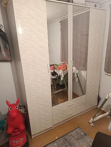 угловой диван с ящиком: Спальный гарнитур: шкаф-купе и бу срочно двуспальная кровать с мягким — 1