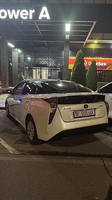 e2 byd: Toyota Prius: 2017 г., 1.8 л, Вариатор, Гибрид, Хэтчбэк — 4