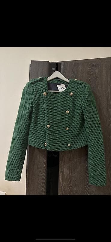 Очень эффектный жакет ZARA в насыщенном зеленом цвете. Трендовая